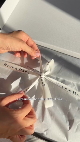 Unboxing · ribbon pull